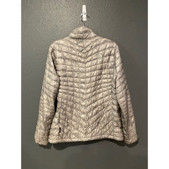 The North Face Women's Silver Puffer Jacket - Picture 2 of 4